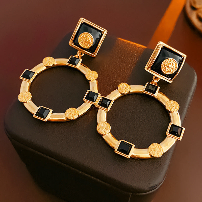 Circular earrings, fashionable retro earrings