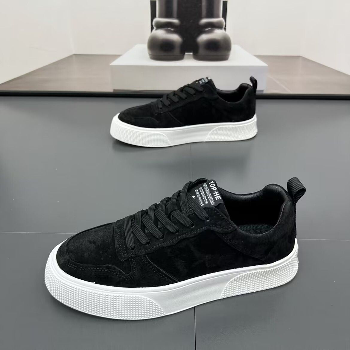 Men's trendy and versatile lightweight casual sports shoes with soft soles and comfortable board shoes for men