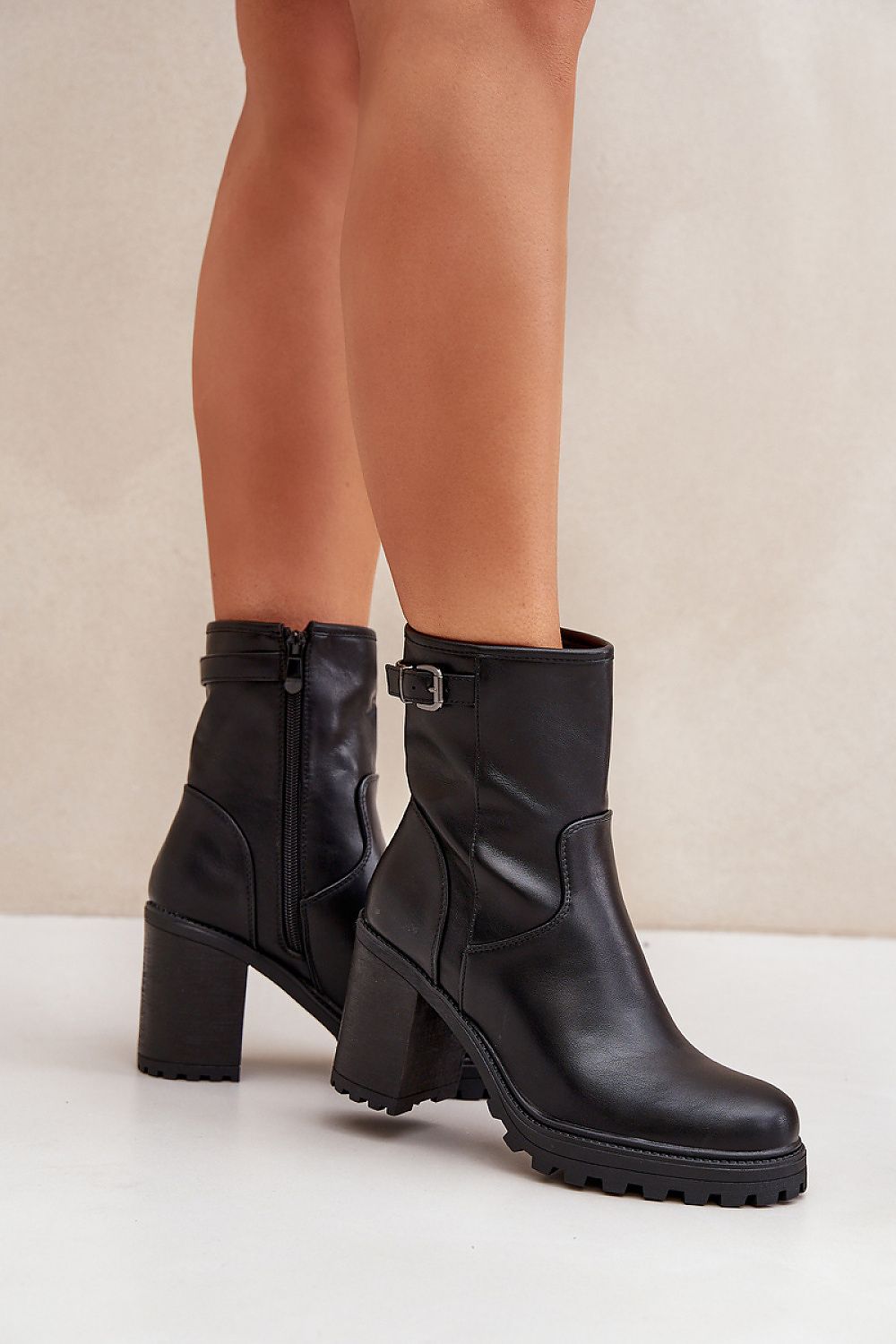 Heel boots Step in style